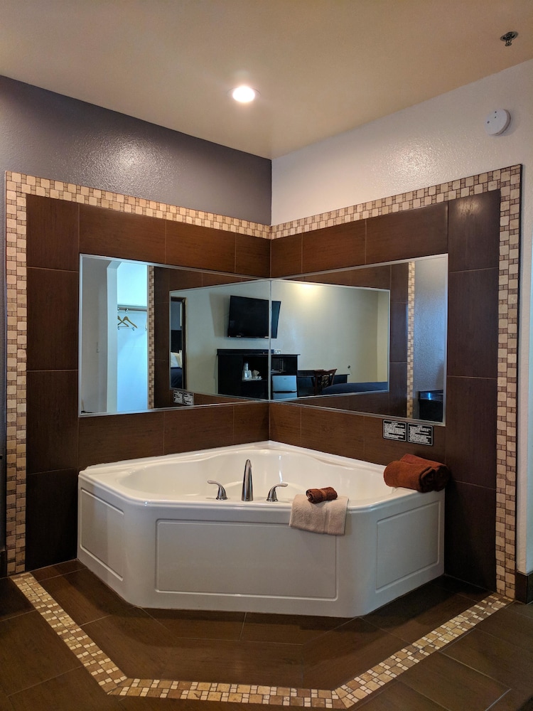 Americas Best Value Inn Brownsville 22/35