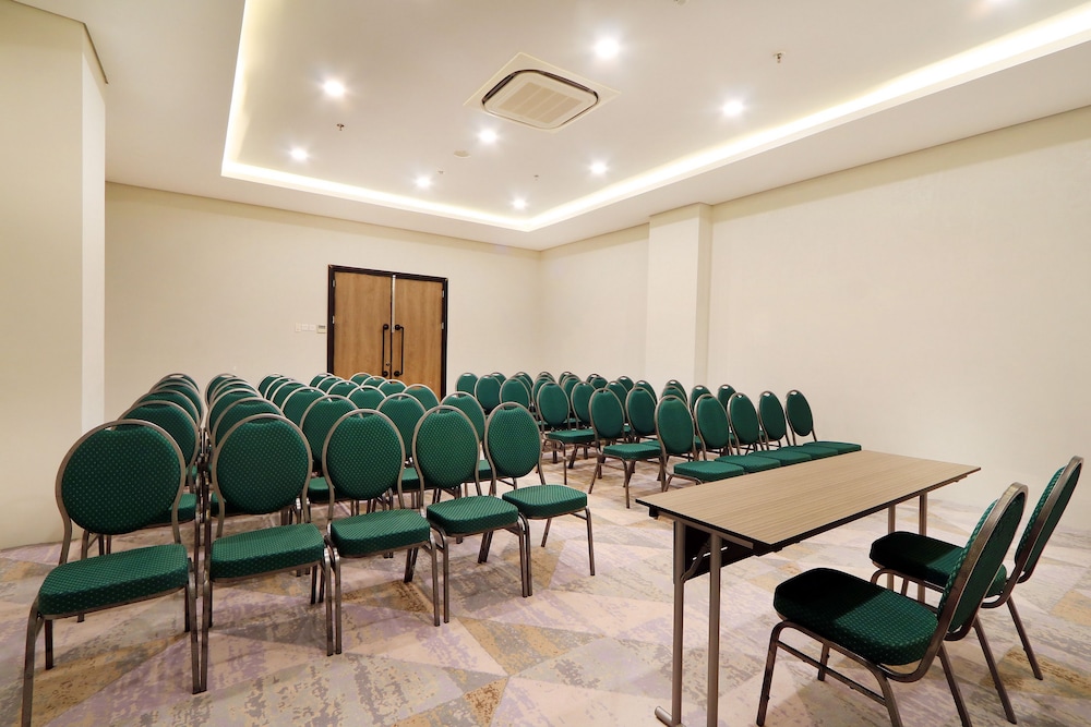 Hotel FortunaGrande Jember 47/61