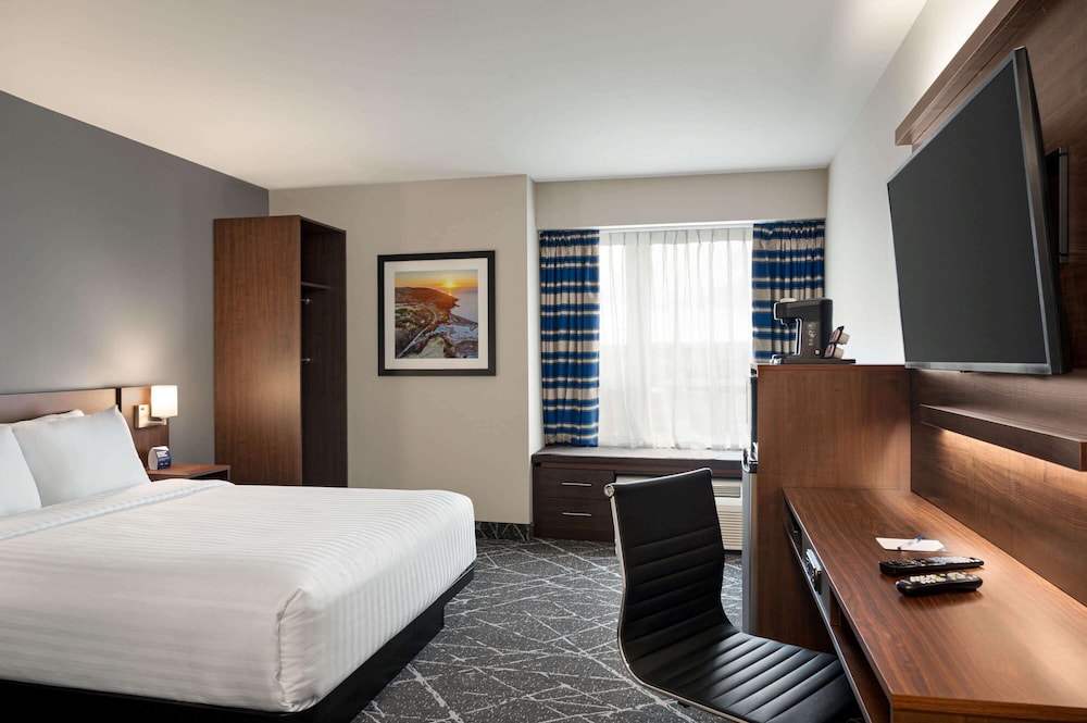Microtel Inn and Suites by Wyndham Antigonish 6/21
