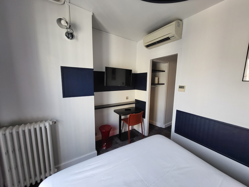 غرفة بسرير كوين، Accueil Hotel Paris Pigalle Montmartre 4/10
