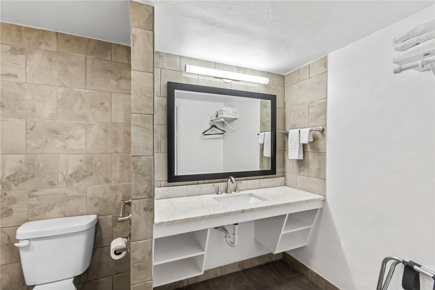 Americas Best Value Inn & Suites Williamstown 58/61