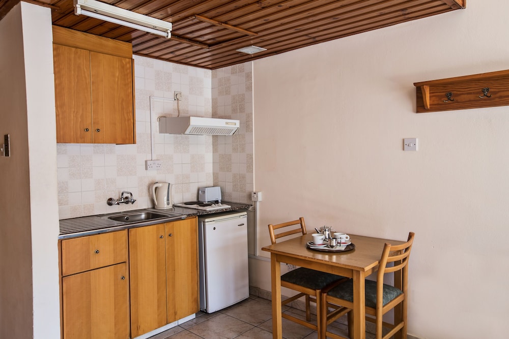 Anthea Hotel Apartments 11/60