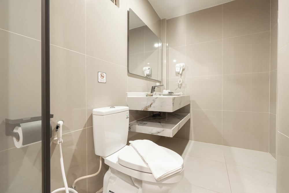 Phuket Leelavadee Hua Ting Resort 45/50