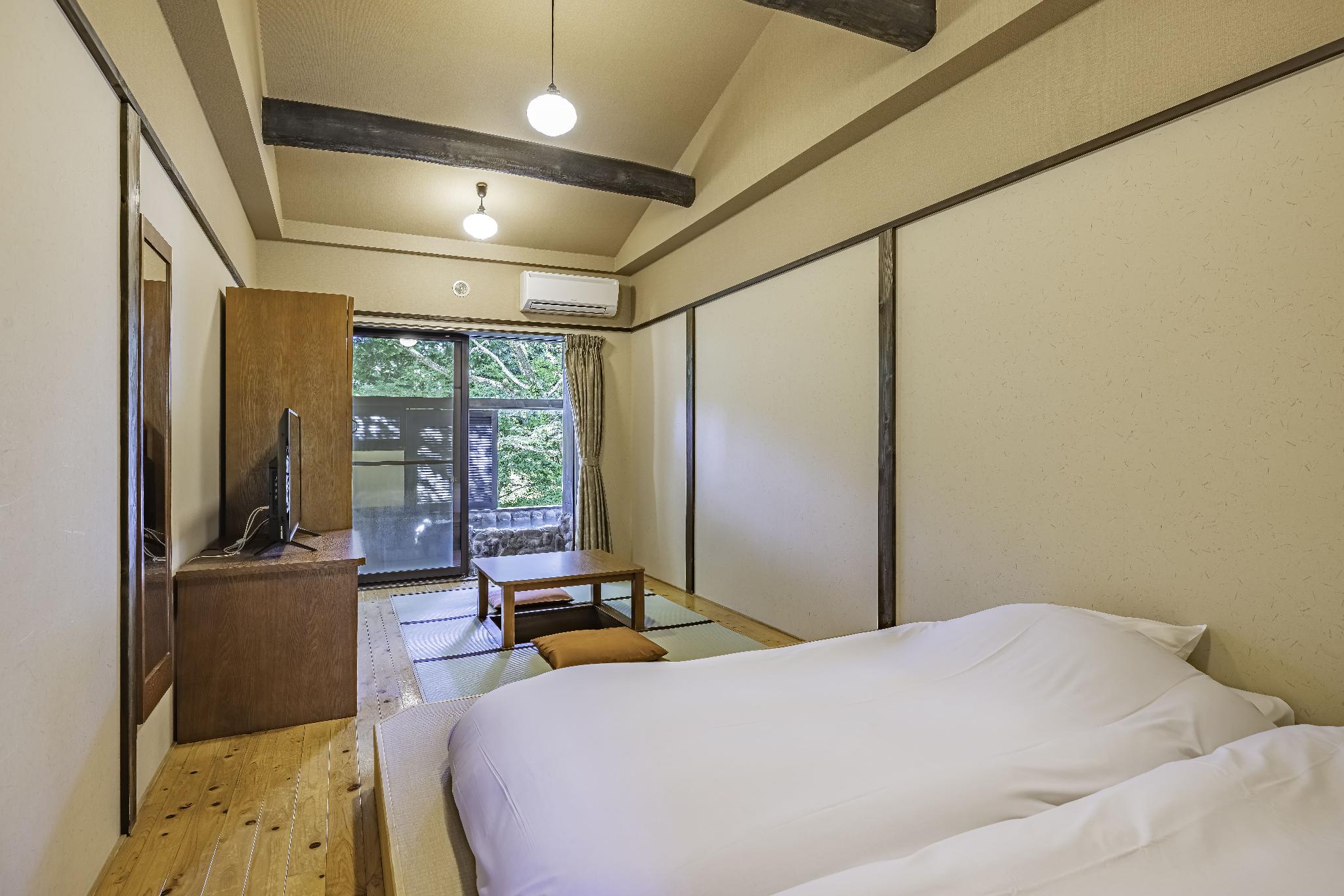 Japanese Western, Outdoor Bath