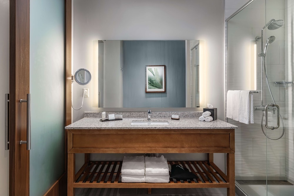 Embassy Suites By Hilton Sarasota Fl 8/65