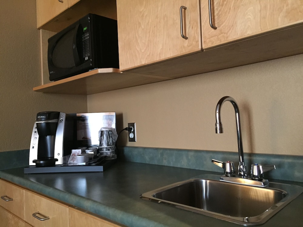 Days Inn By Wyndham Estevan 7/22