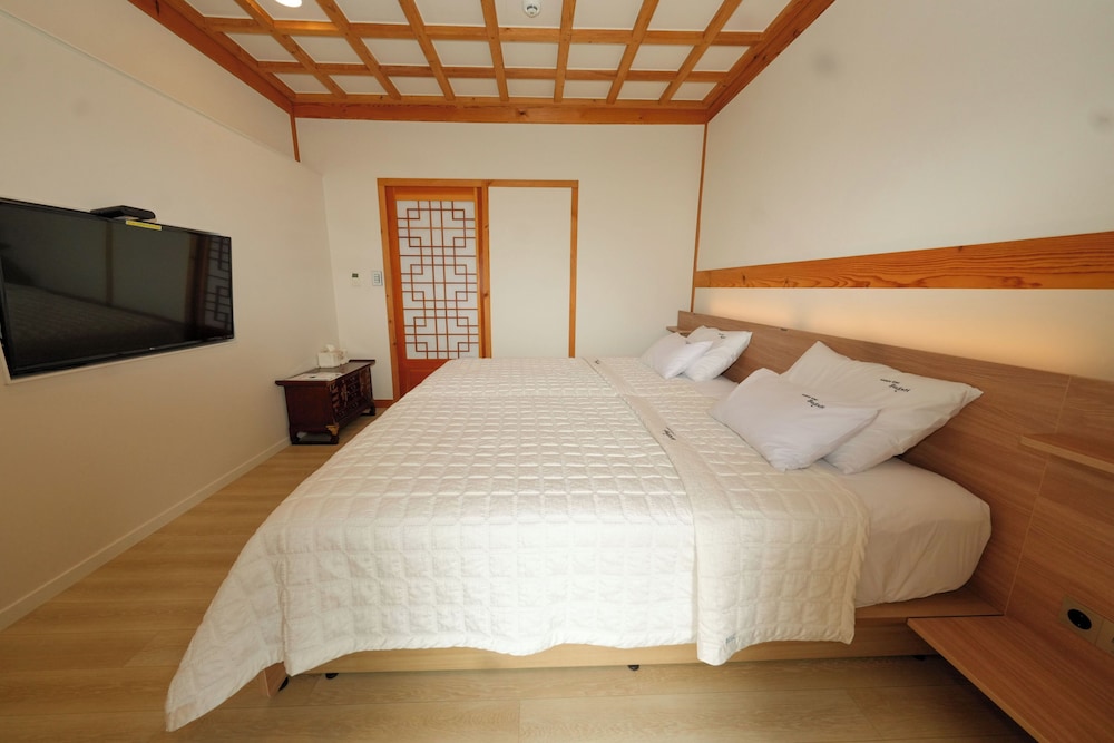 Wiyeonjae Hanok Stay 18/49