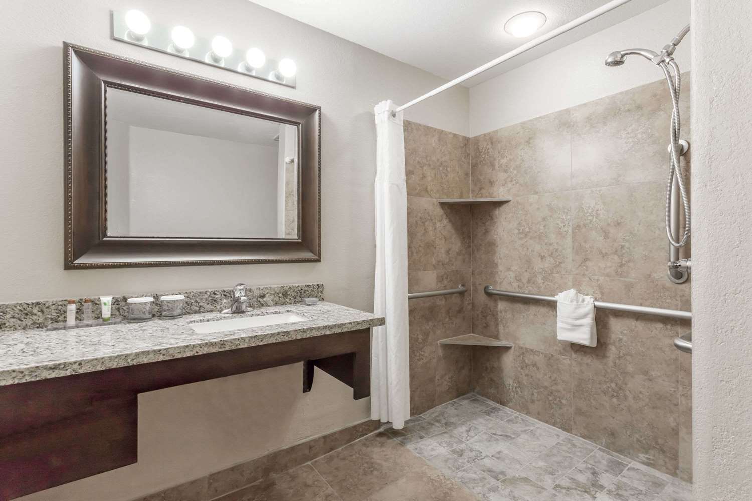 Hawthorn Suites by Wyndham Chandler Phoenix Area 19/20