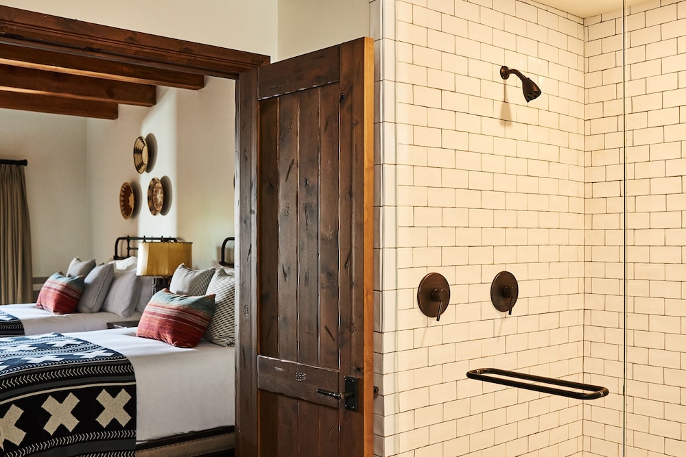 room, 2 double beds, resort view، Bishops Lodge Ranch Resort And Spa 2/2