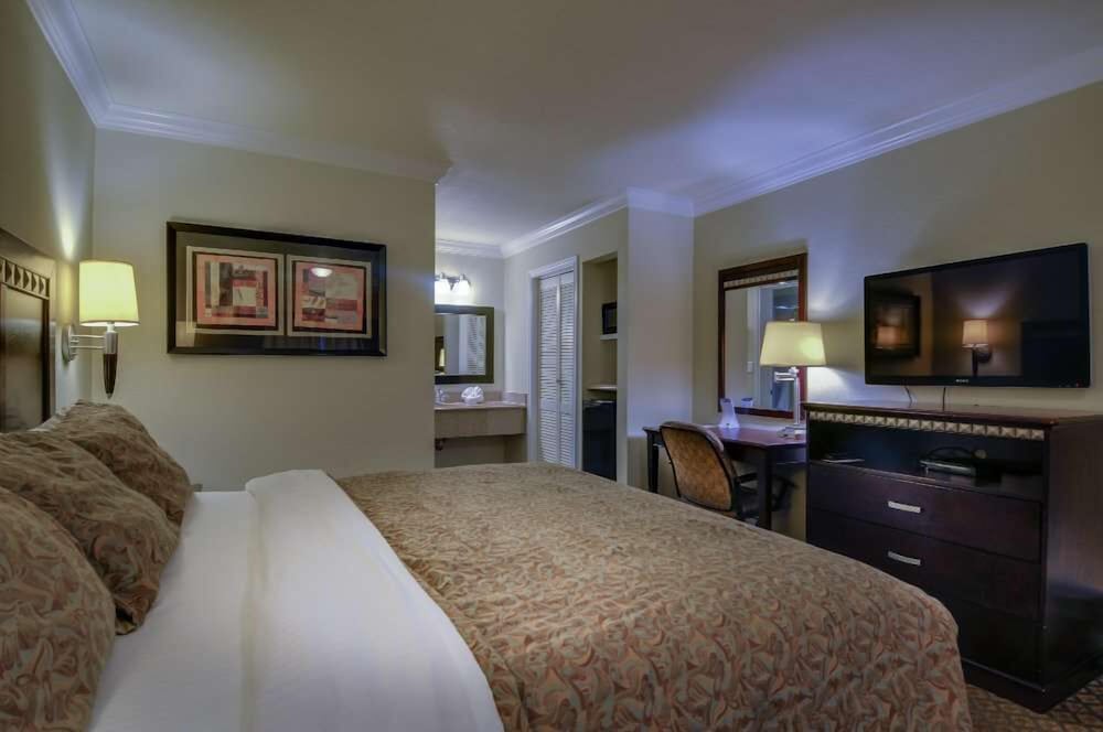 Vagabond Inn Whittier 24/53