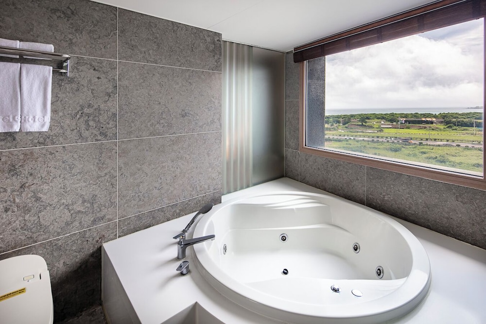 The Best Jeju Seongsan Hotel 67/68
