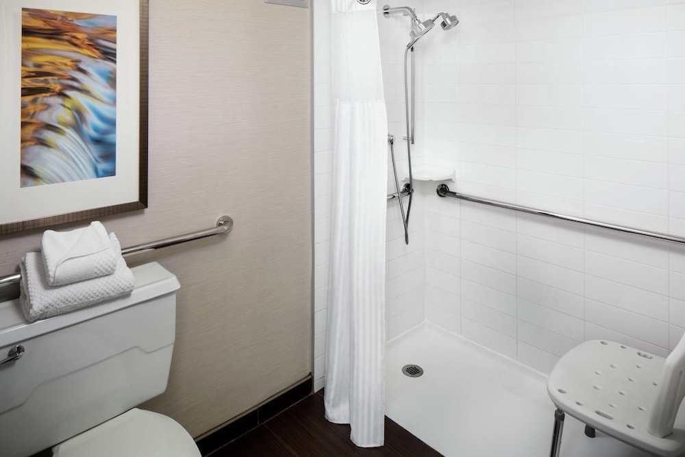 Hilton Albany 15/80