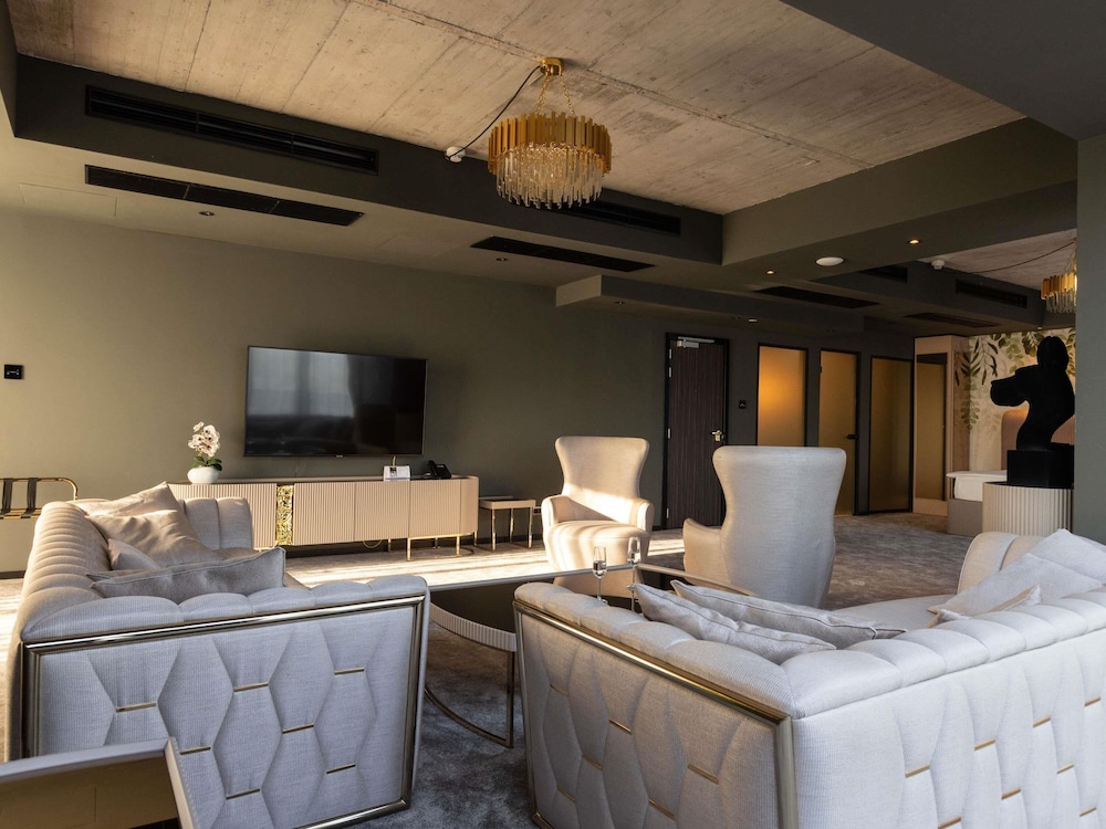 Executive, Suite, Double Bed, Sofa, Mercure Timisoara 6/10