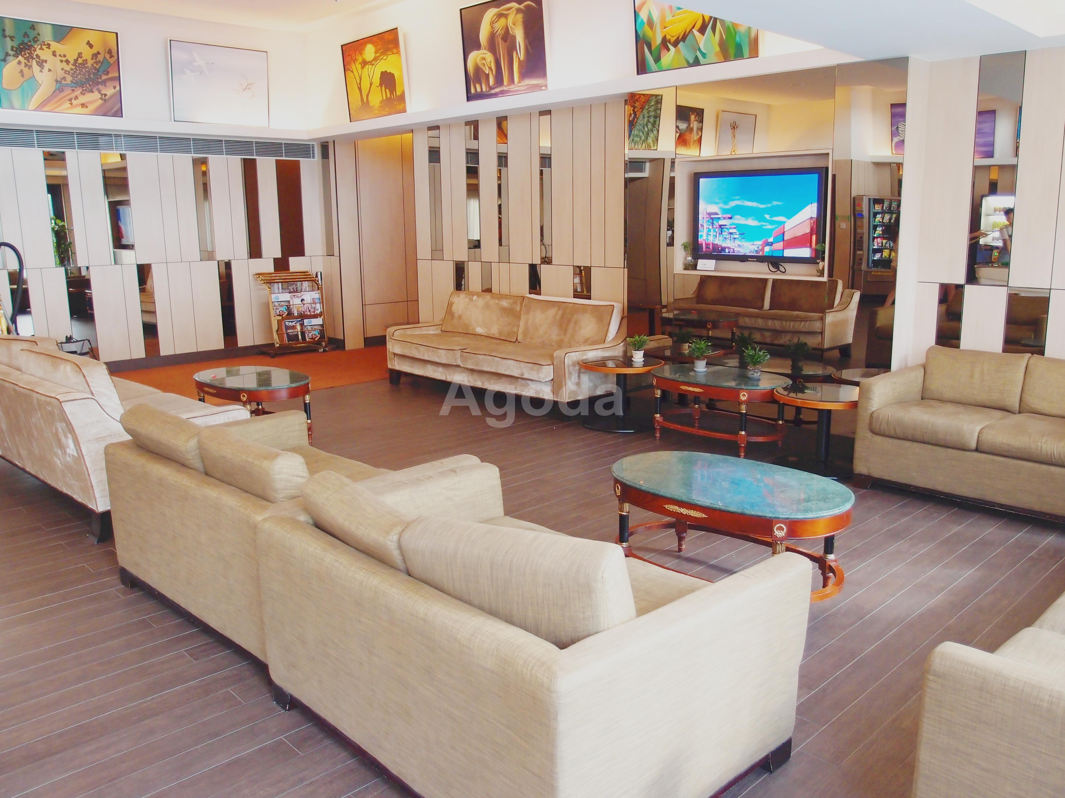 Noah’s Ark Hotel & Resort 10/26