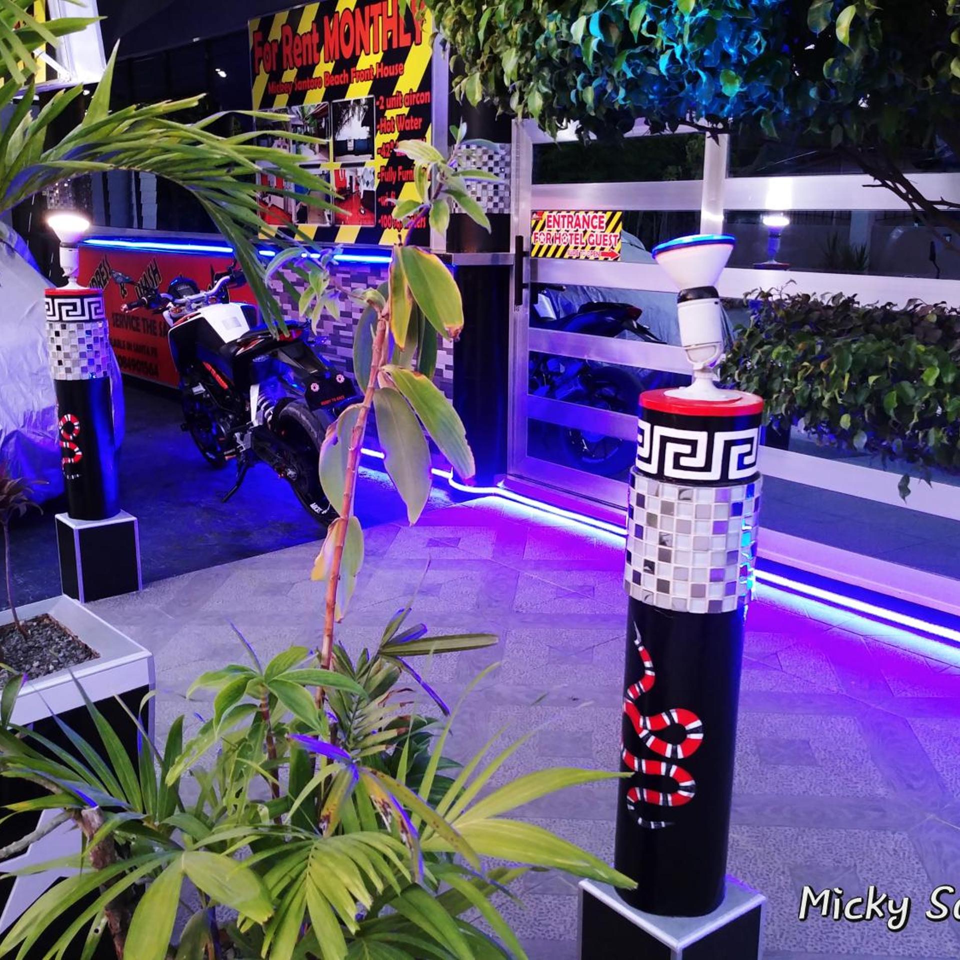 Micky Santoro Hotel & Restaurant 41/50
