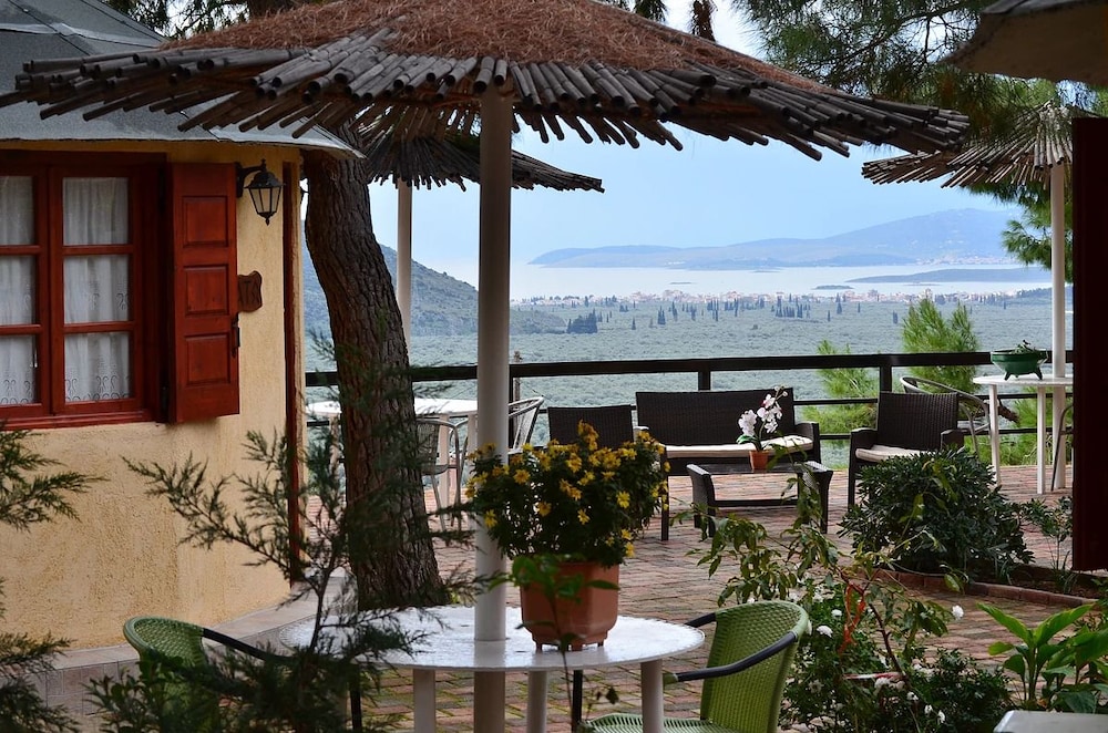 Chrissa Camping Rooms & Bungalows 2/33