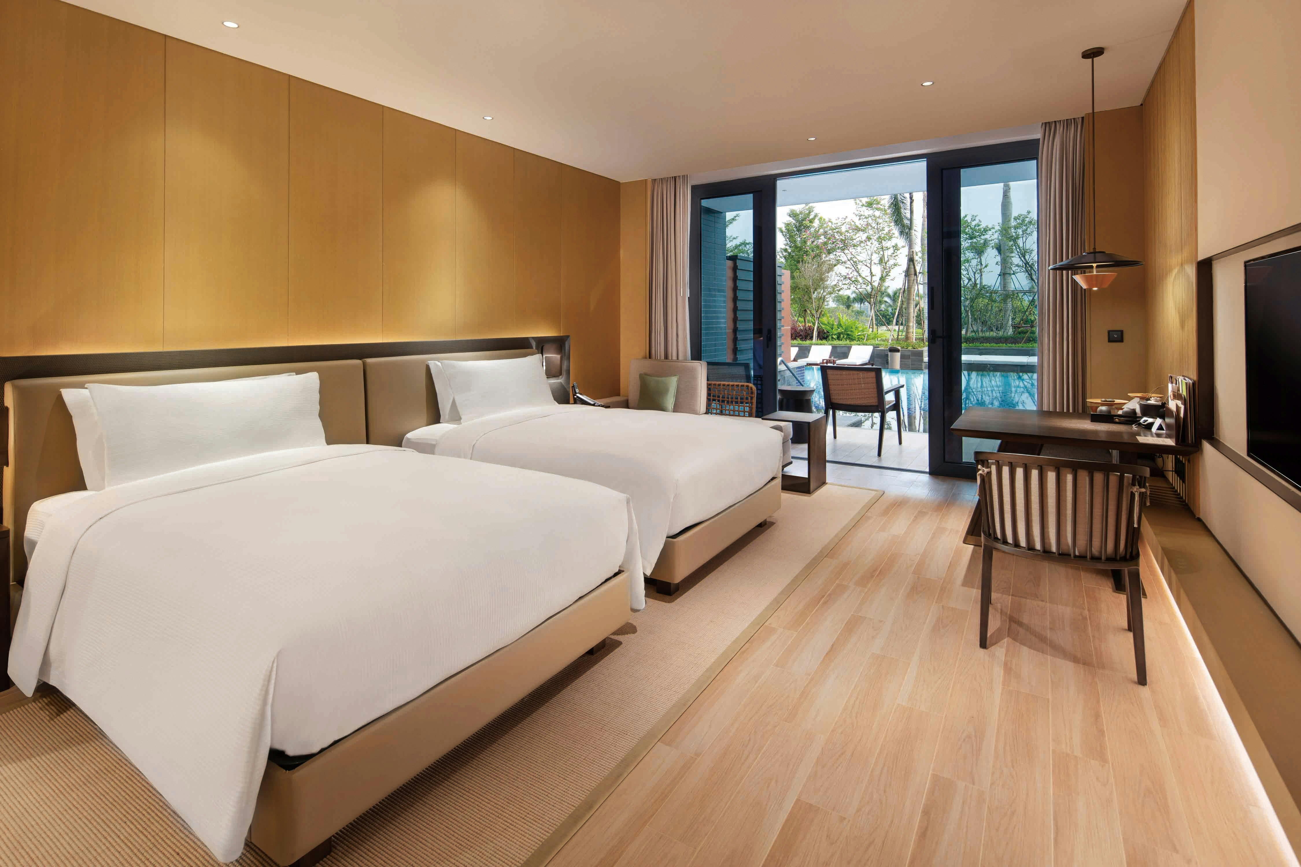 Deluxe, Twin Beds, Pool Access