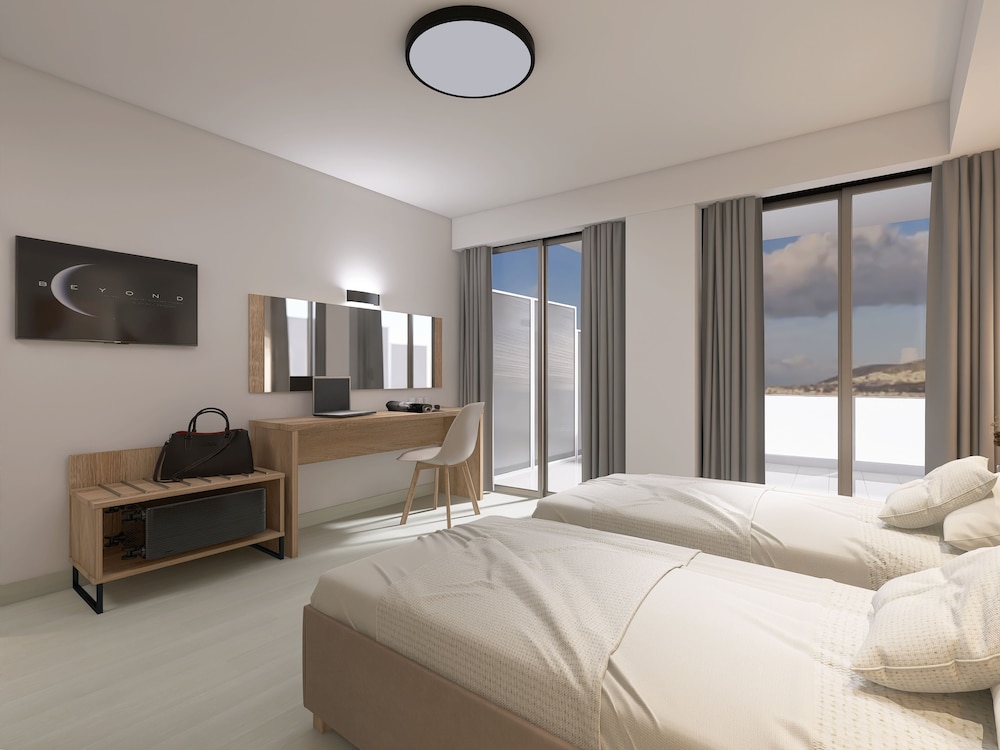 DELUXE, DOUBLE OR TWIN BED, BALCONY