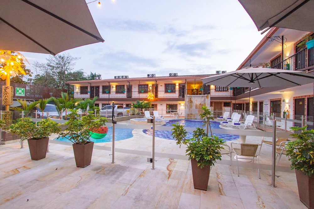 Hotel Vanguardia Natural 3/24