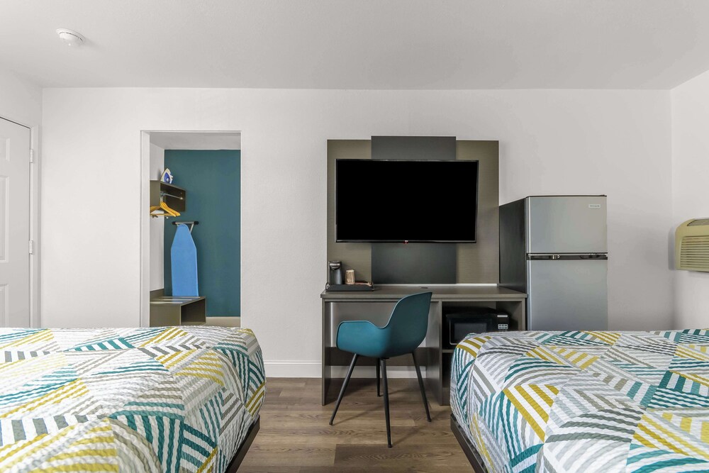 Studio6 Suites Madera, CA - Yosemite 46/51