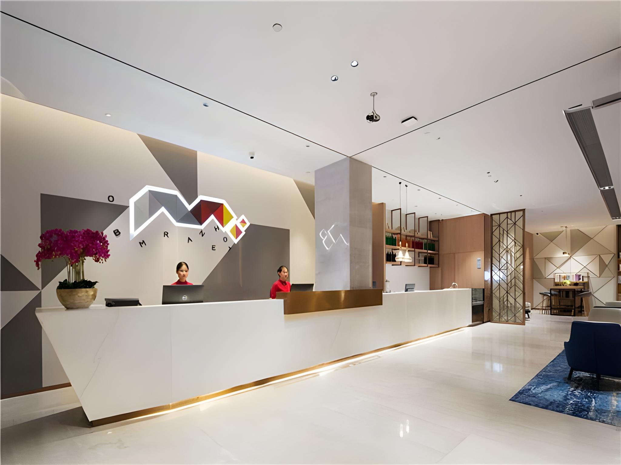 Borrman hotel (Shanghai Hongqiao Railway Station National Exhibition Center Shop) 8/35