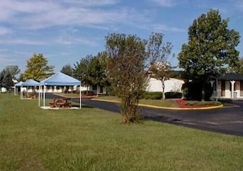 Americas Best Value Inn & Suites - Warren / Detroit 1/25
