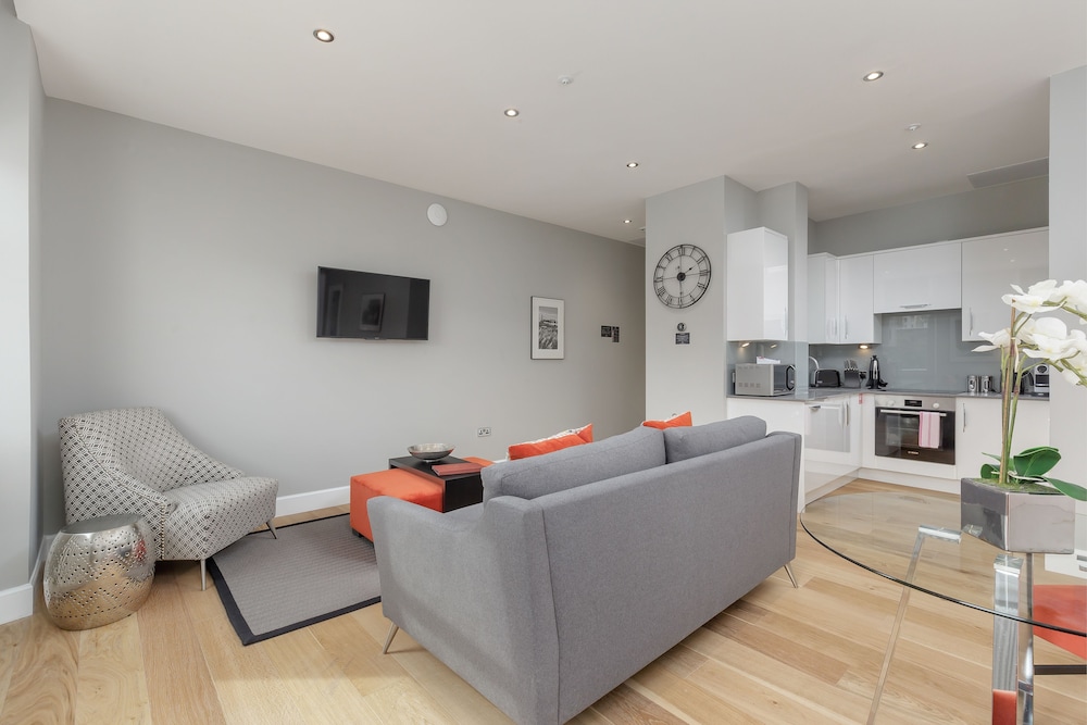 Destiny Scotland Hanover Apartments 30/50