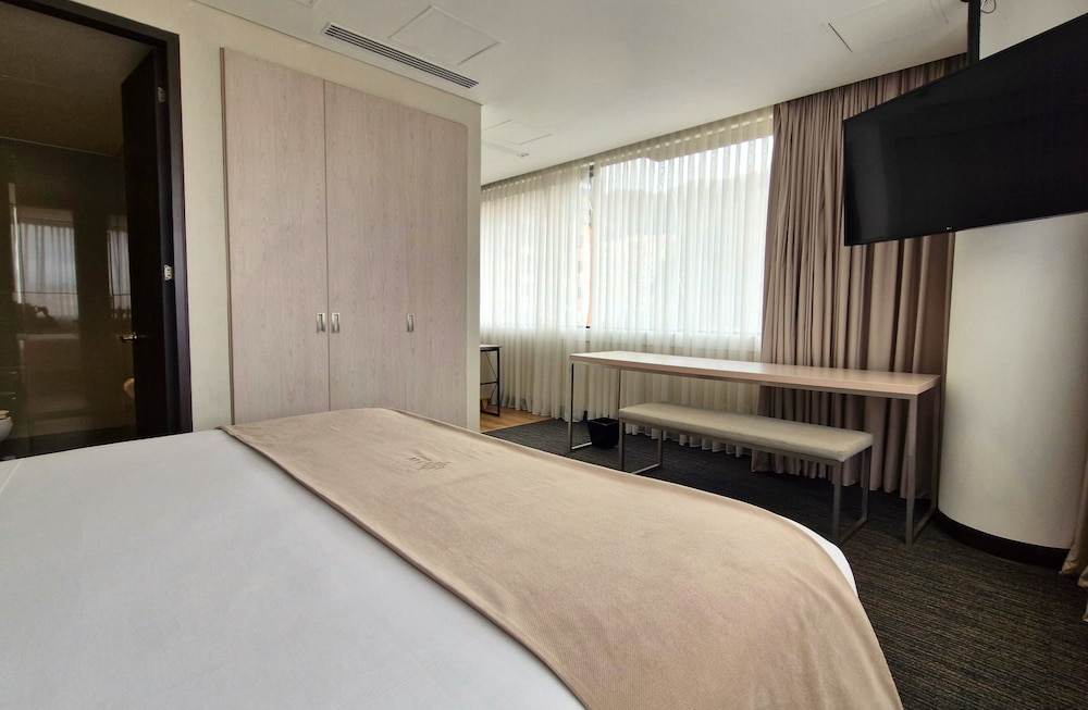 LOFT, JUNIOR, QUEEN BED