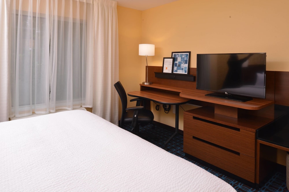Fairfield Inn Suites Fremont 13/44