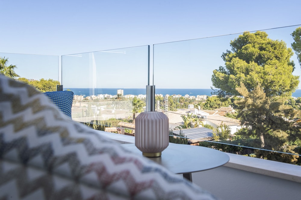 Dionis Boutique Hotel & Spa 44/46