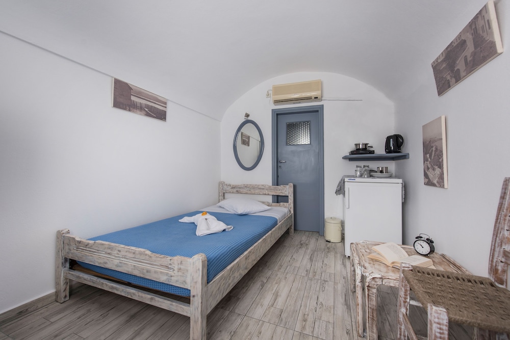 ROOM, SINGLE
