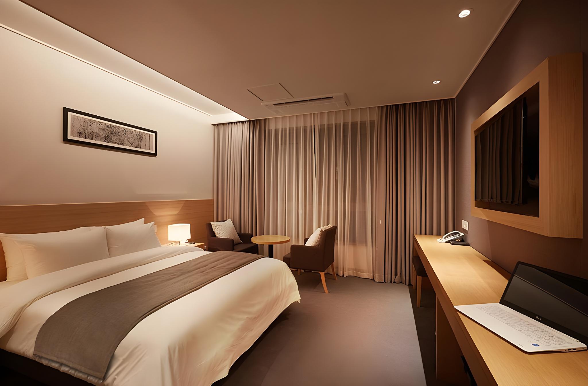 Hollywood, King Bed