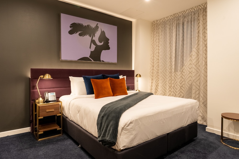 STUDIO, KING BED, ACCESSIBLE