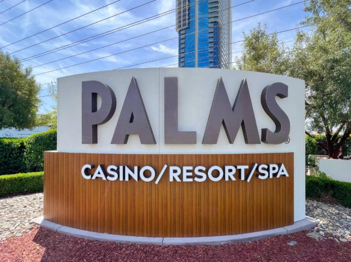 The Adele Palazzo Suite at Palms Place 1/23