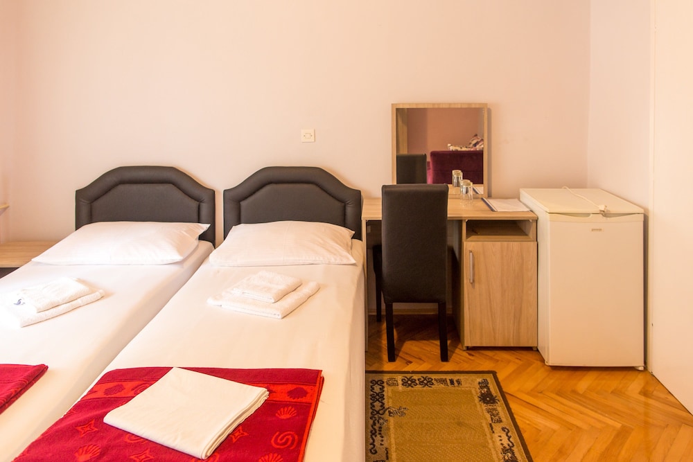 Guest House Blue Coast 24/63