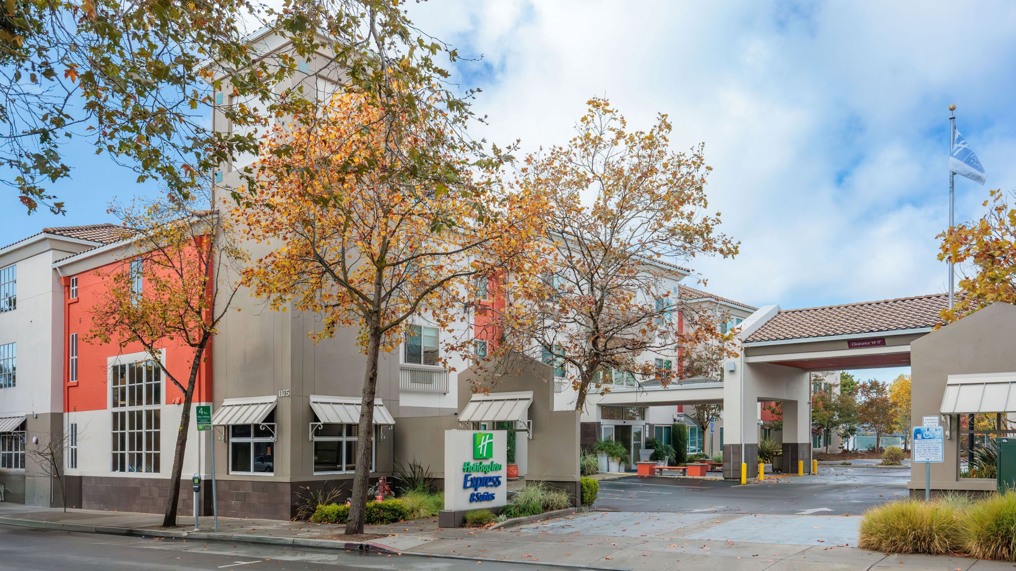 Holiday Inn Express Hotel Suites Berkeley 68/73