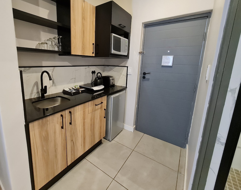 The Westford Hotel, Sandton(Formerly Pembury Plaza) 50/50