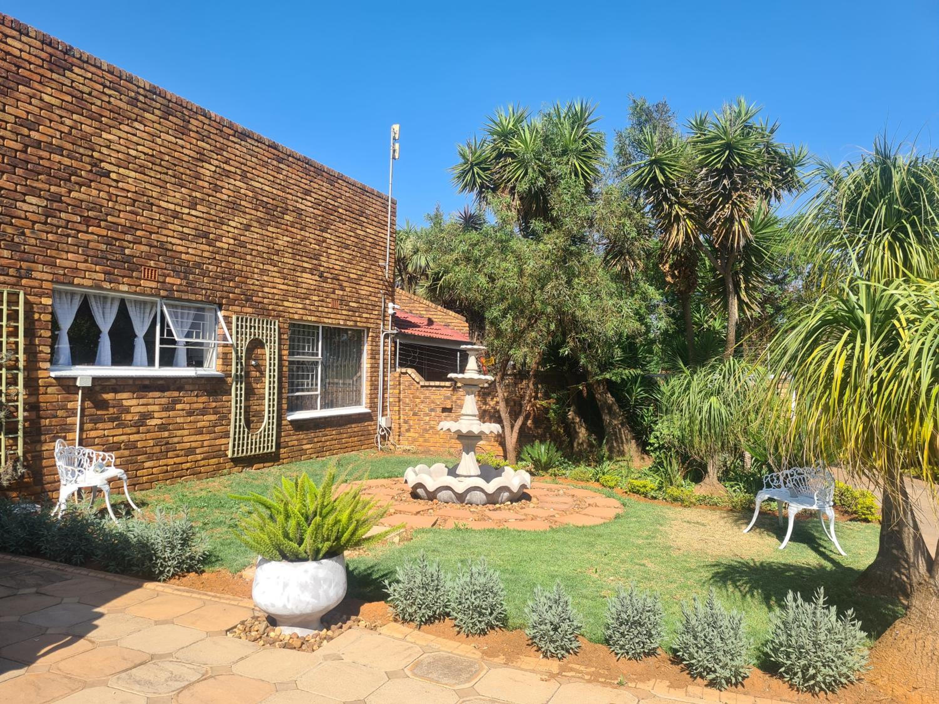 Royal Villa Guesthouse 12/17