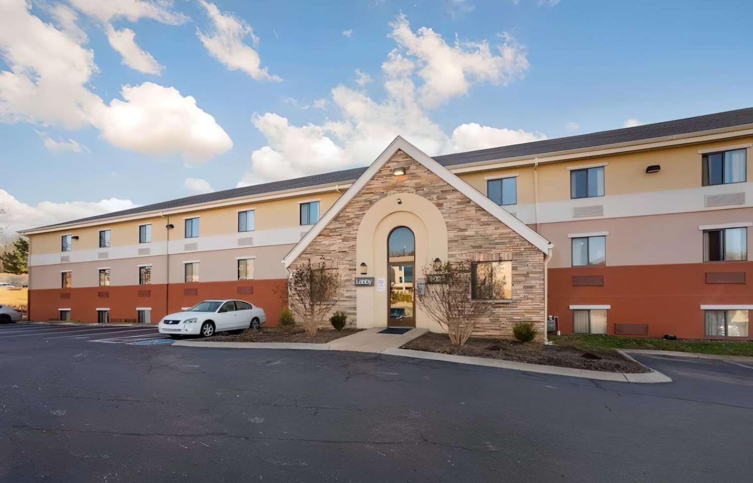 Suburban Studios Brentwood - Nashville 10/11