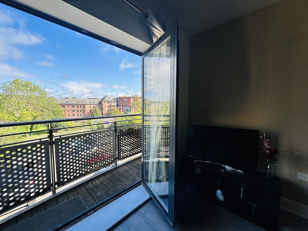 Grand Central Apartments 2/50