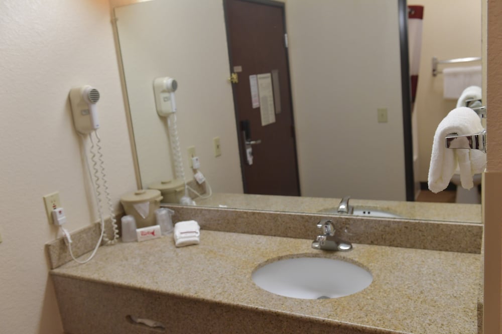 Baymont Inn & Suites by Wyndham Lincoln NE 38/47