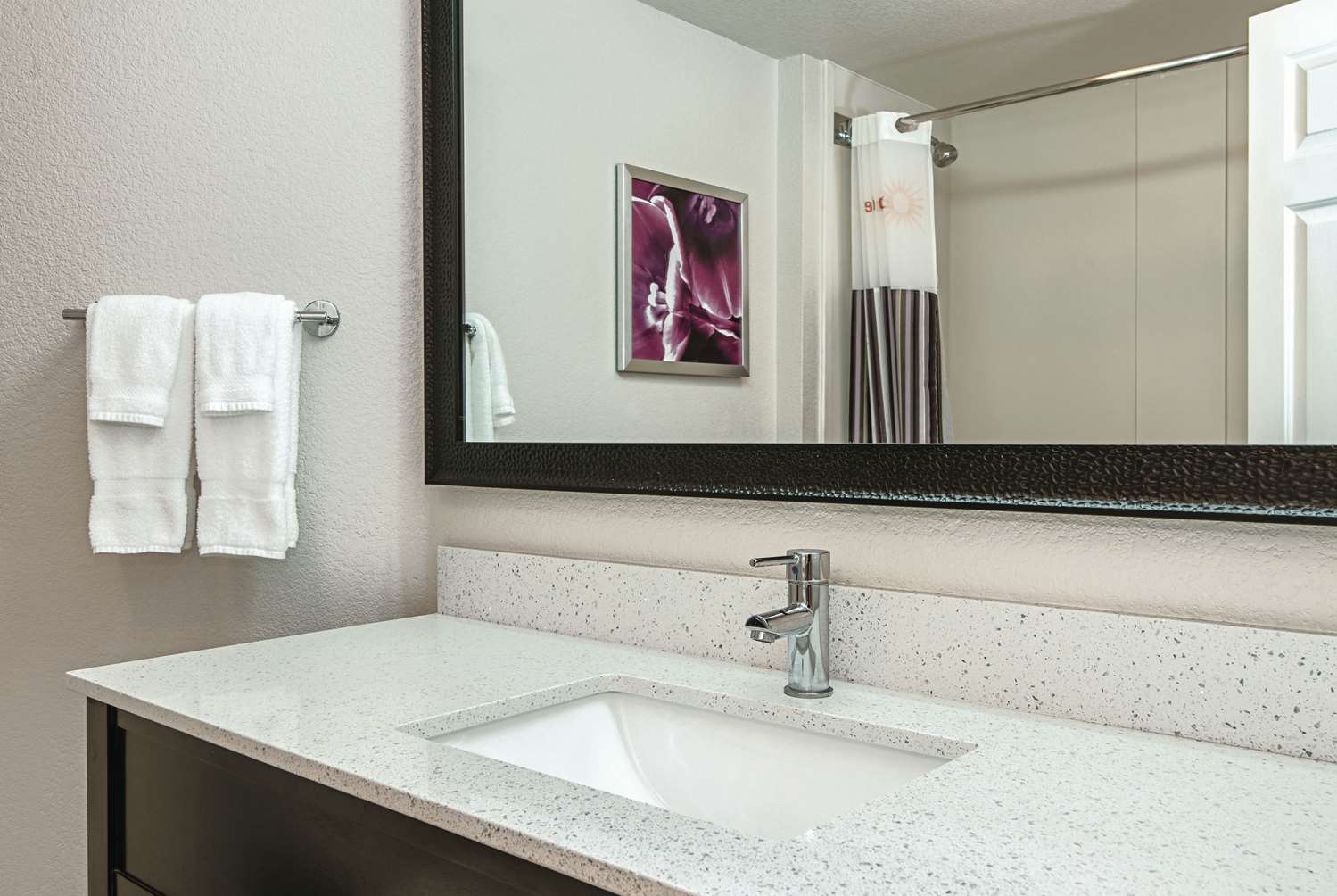 La Quinta Inn & Suites by Wyndham Ontario Airport 53/58