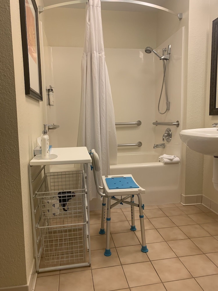 Room, Queen Bed, Kitchen, Accessible