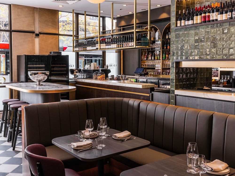Mantra 2 Bond Street Sydney 50/62