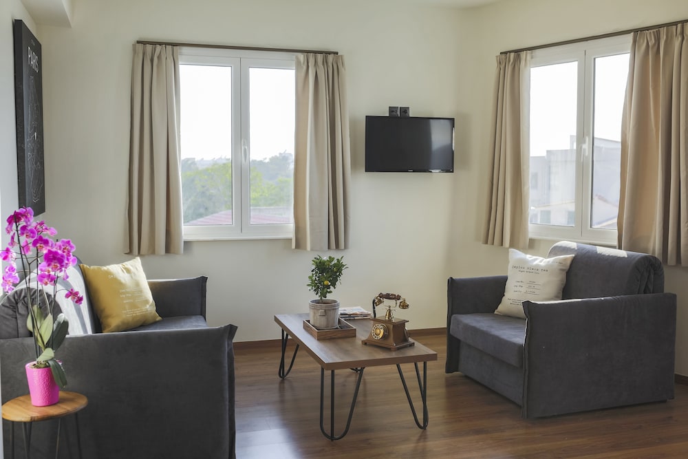 Athens Version Luxury Suites 46/70