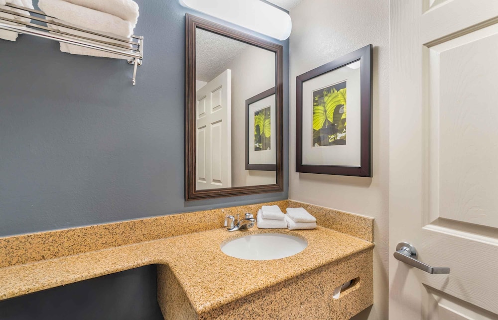 Extended Stay America Chesapeake - Greenbrier Circle 53/57
