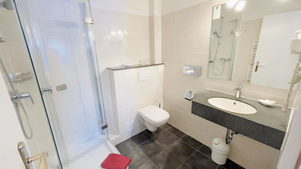 غرفة ثلاثية بسرير مزدوج وسرير فردي، Hotel Schnehagen 6/8