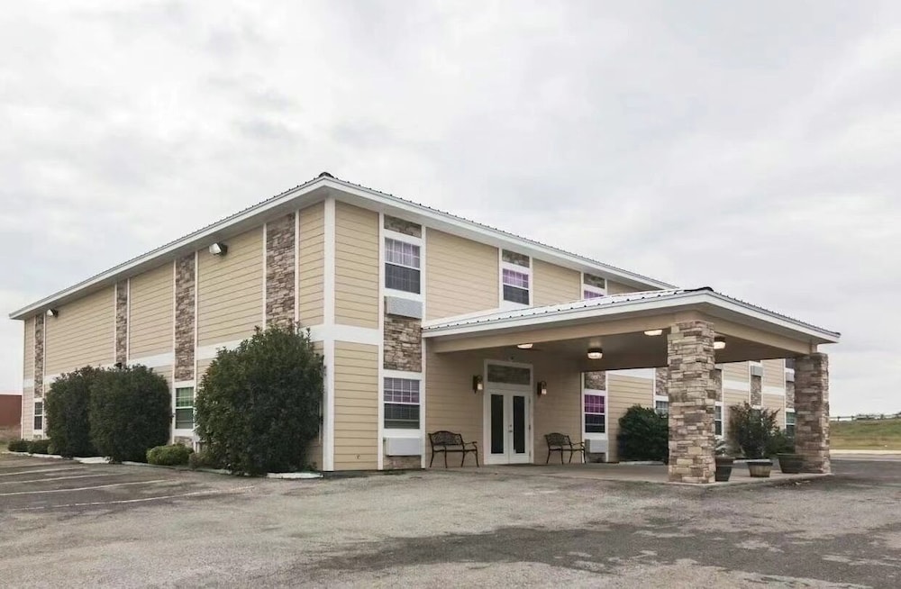 Econo Lodge Inn and Suites Colorado City, TX 2/47