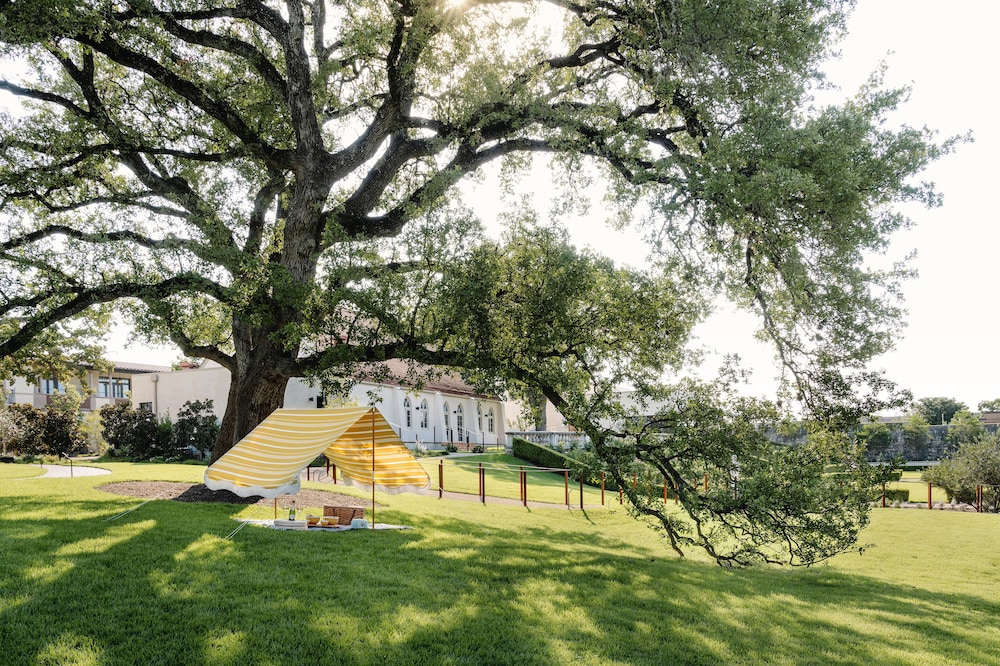 Commodore Perry Estate, Auberge Resorts Collection 60/68