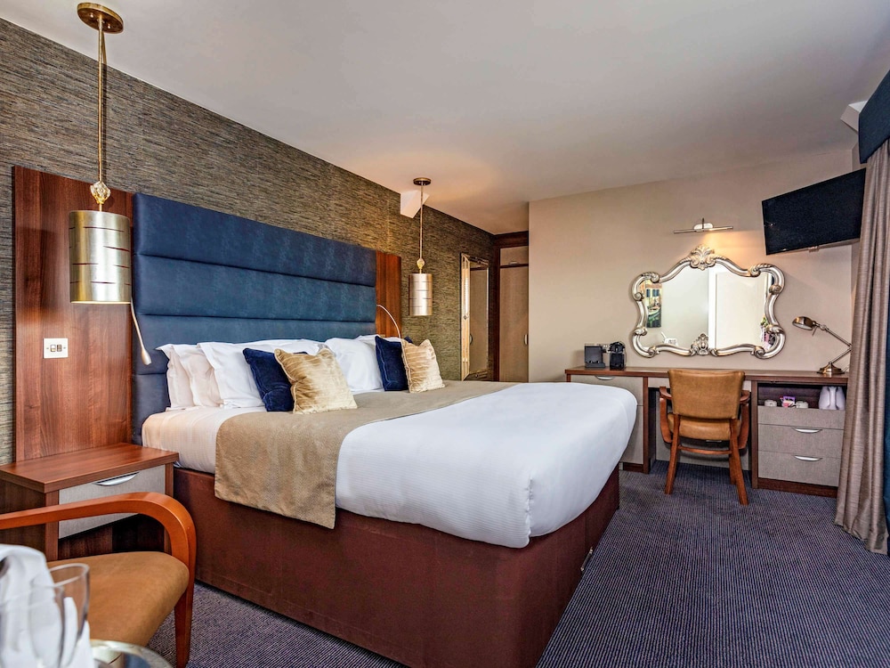 Mercure Milton Keynes 12/76